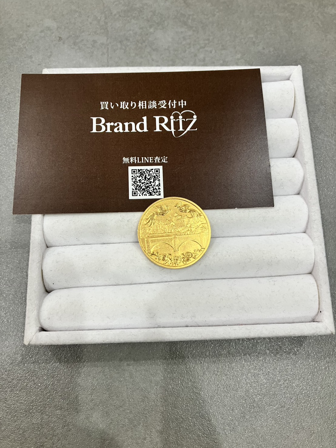 六甲道で金の高価買取　純金の記念メダル